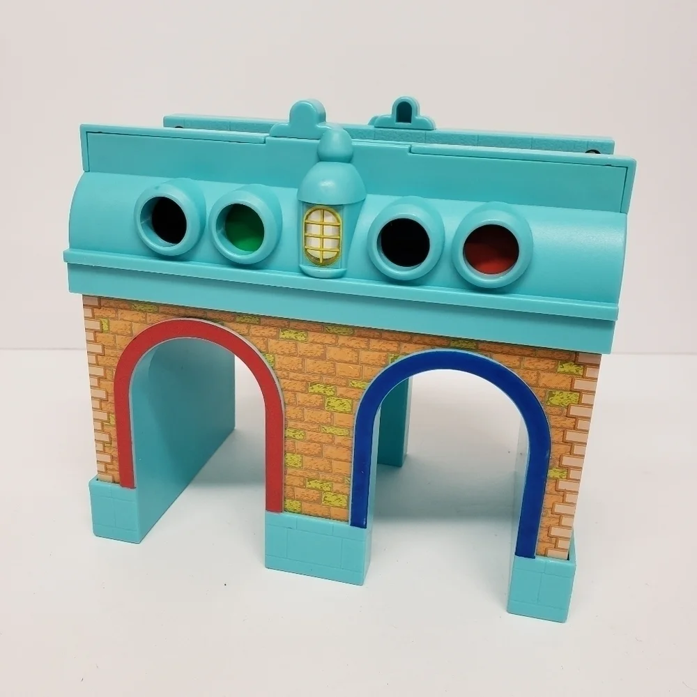 Chuggington Train Tunnel Depot Railroad Wood Bridge 2010 Learning Curve